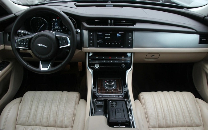 Jaguar XF cena 125990 przebieg: 23000, rok produkcji 2018 z Łasin małe 781
